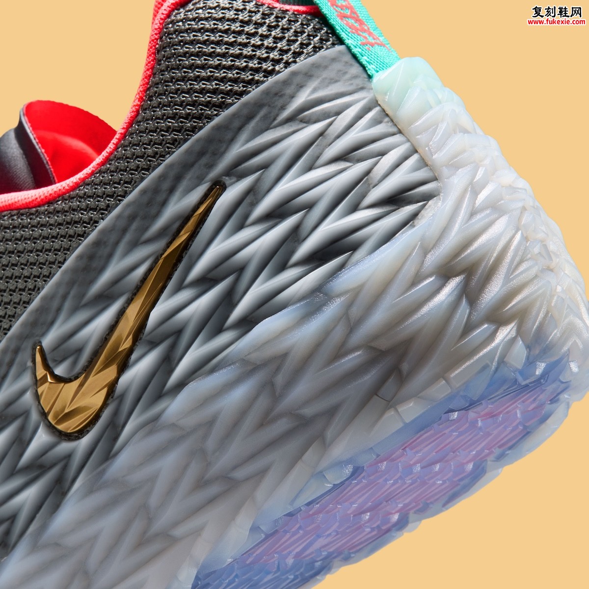 Nike ST Charge “Iron Grey” Hyper Pink亮粉撞色绳纹鞋带解锁外场实战，五月一日硬核登场