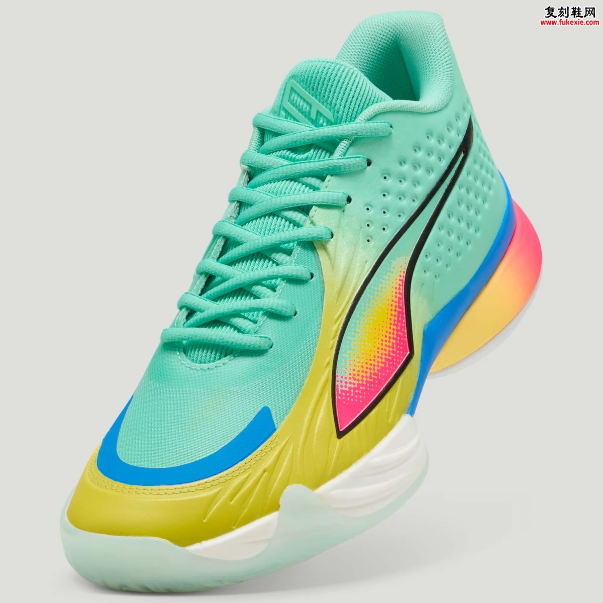 PUMA Stewie 5 Turbo 薄荷糖配色WNBA开季同步发售，借鉴跑鞋分趾设计镂空勾状中底搭载NITROFOAM科技半透明外底
