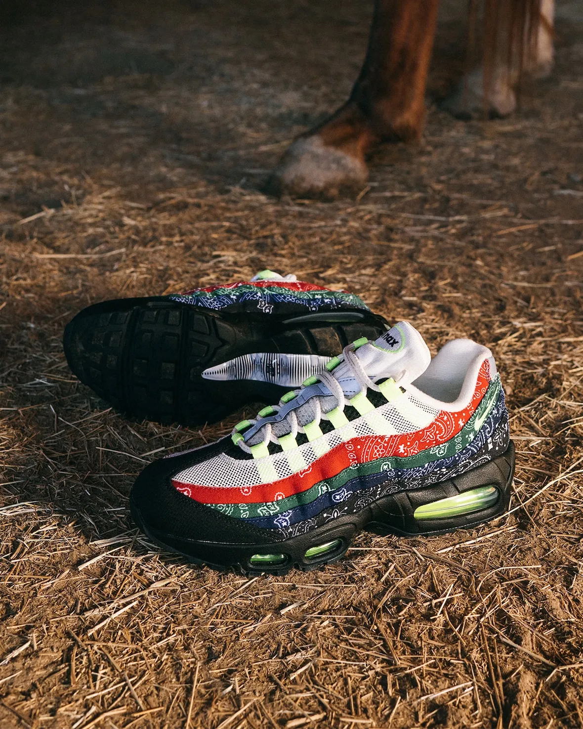 佩斯利狂想曲：Nike Air Max 95 ‘Paisley Bandana’ 如何用一方头巾改写复古跑鞋语法