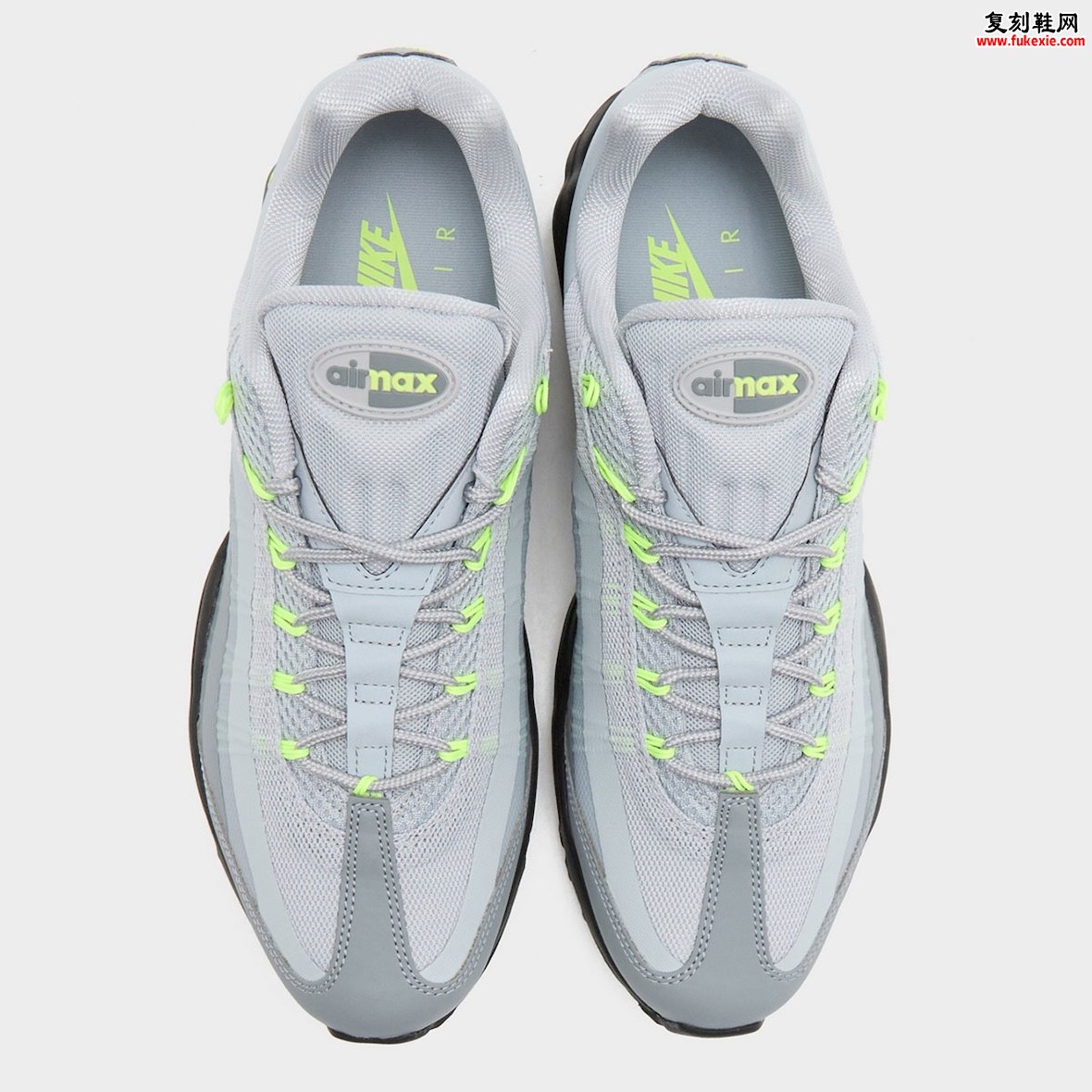 耐克Air Max 95 Ultra“霓虹”2025秋季回归 灰黑基底+荧光绿点缀引爆复古潮流
