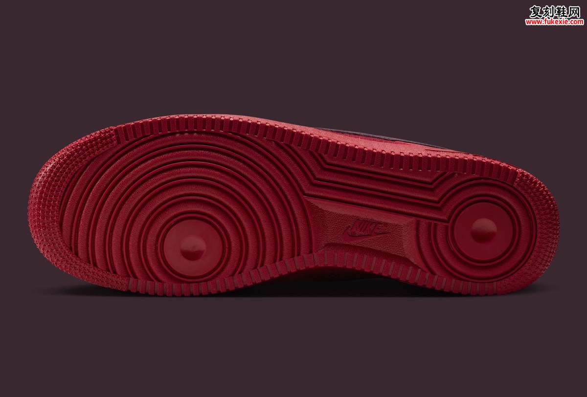 全红编织鞋面,Nike Air Force 1 Low Woven “Tough Red” 双层红色金属鞋带扣,2026夏季登场插图5 全红编织鞋面,Nike Air Force 1 Low Woven “Tough Red” 双层红色金属鞋带扣,2026夏季登场