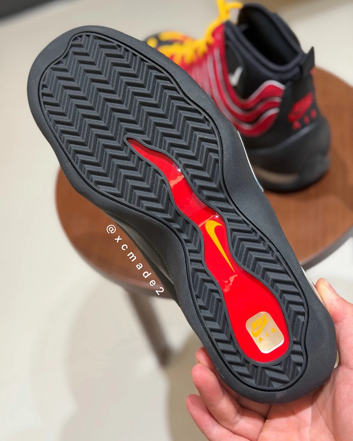首次曝光 Nike Air Bakin Varsity Red 2026秋季复刻，Eric Avar操刀，蒂姆·哈达威热火队红黑黄配色