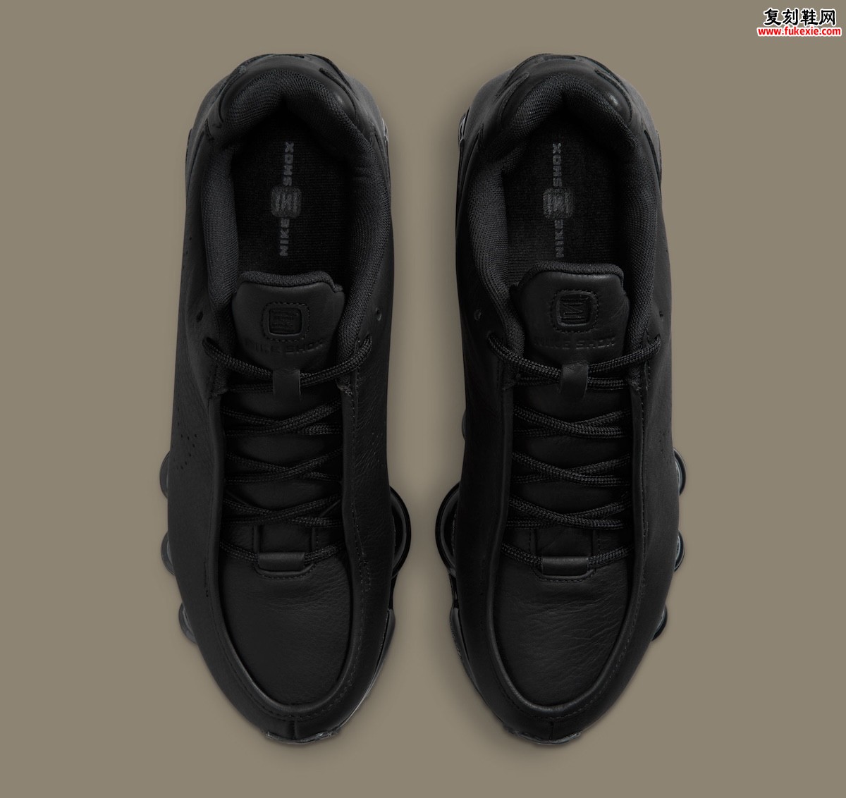Nike Shox TL Black Leather 放弃网面拥抱纯黑皮革 2026 秋季以 190 美元重新定义复古机械跑鞋插图3 Nike Shox TL Black Leather 放弃网面拥抱纯黑皮革 2026 秋季以 190 美元重新定义复古机械跑鞋
