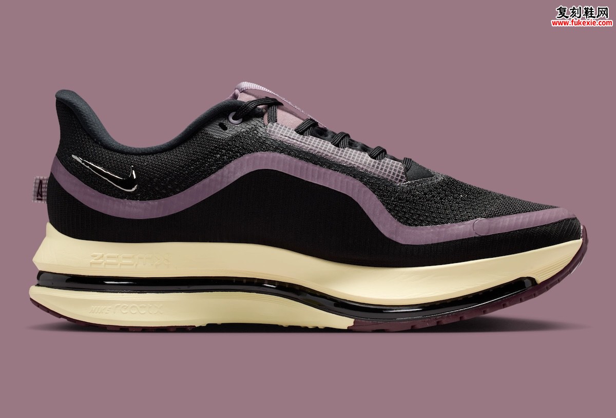 A Ma Maniére x Nike Pegasus Premium“黑酒红”配色搭载三重跑鞋科技,“Timing Is Everything”叙事美学定义2026高级跑鞋插图2 A Ma Maniére x Nike Pegasus Premium“黑酒红”配色搭载三重跑鞋科技,“Timing Is Everything”叙事美学定义2026高级跑鞋