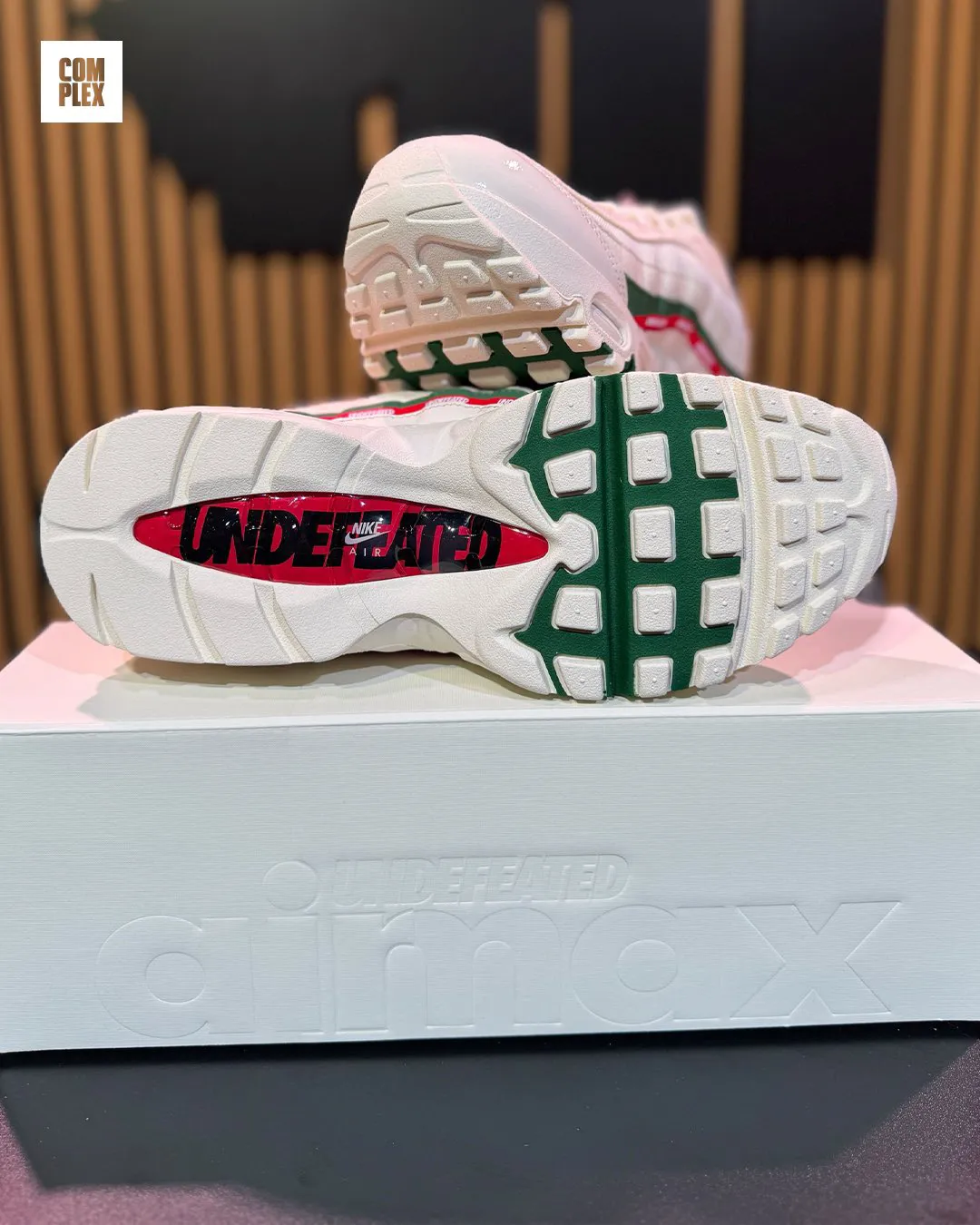 UNDEFEATED再携手Nike,2025全新Air Max 95“帆白”配色惊艳登场