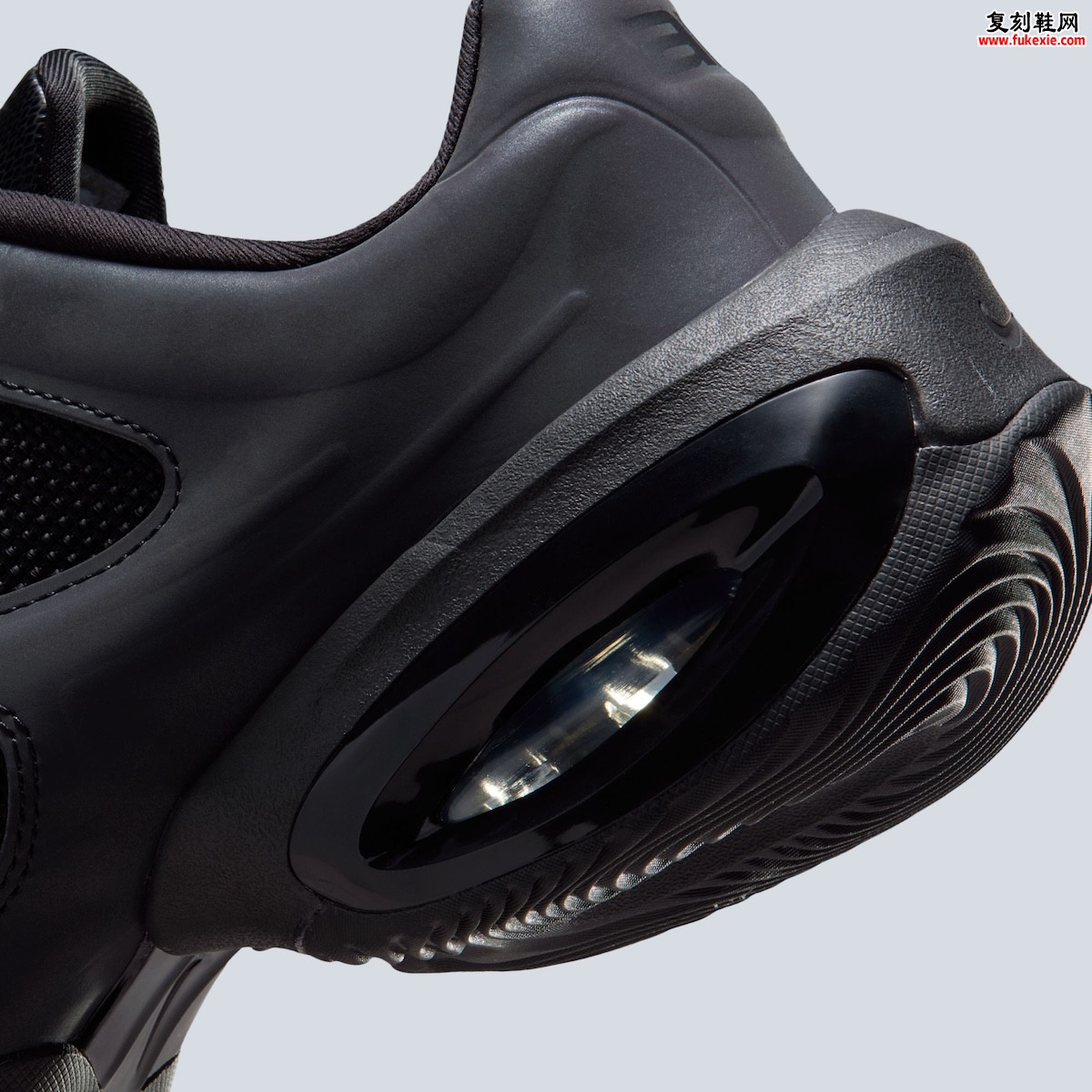 Nike Air Max Muse“黑彩”登场,2025秋季最值得期待的未来感跑鞋来袭