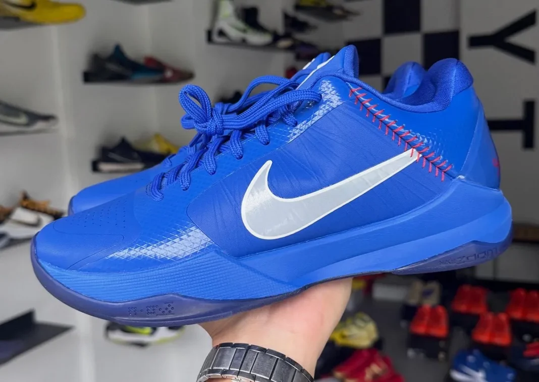 Nike Kobe 5 Protro Dodgers 2026 道奇配色致敬洛杉矶：红色棒球缝线隐藏8与24鞋舌彩蛋缩略图