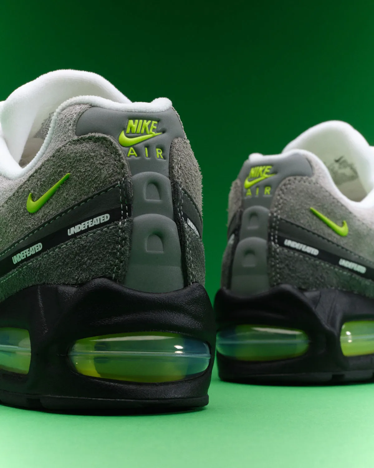 UNDEFEATED x Nike Air Max 95 霓虹配色纽约限时发售 600双稀有库存引爆收藏热潮