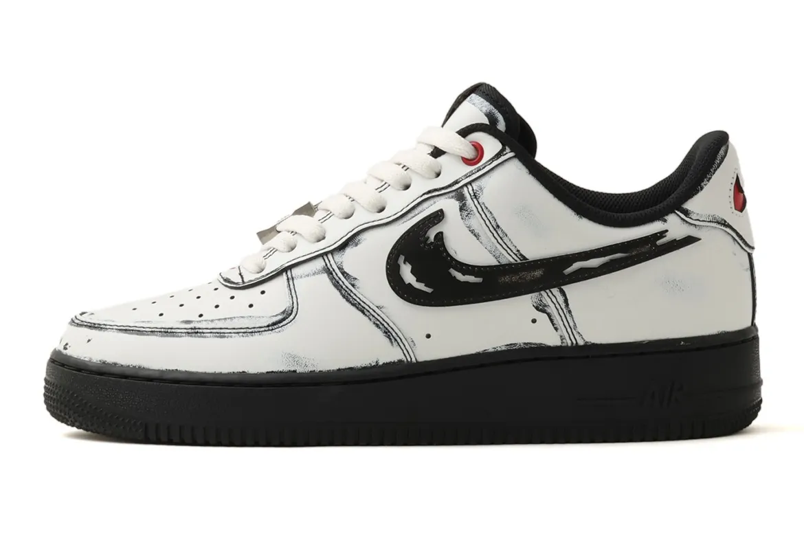Nike AF1 Low Ghostface 万圣尖叫联名做旧烧焦Swoosh电话吊坠10.26发插图1 Nike AF1 Low Ghostface 万圣尖叫联名做旧烧焦Swoosh电话吊坠10.26发