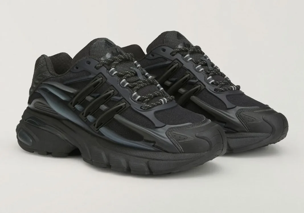 Pharrell x adidas Adistar Jellyfish「全黑」配色纽约率先登场 2026年春季全球发售