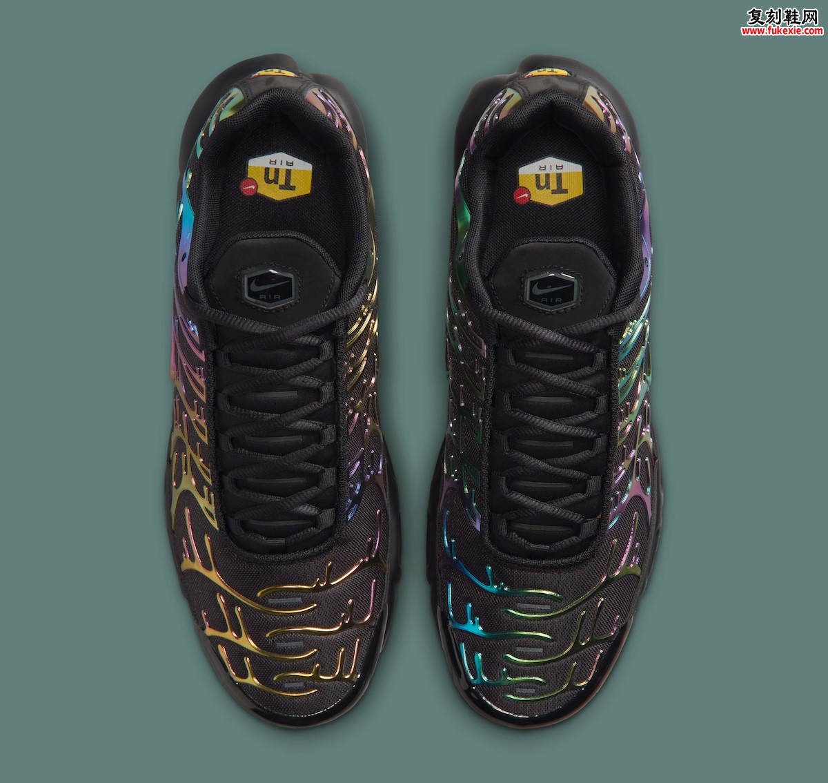 黑底衬托虹彩骨架，Nike Air Max Plus “Oil Slick” 油光配色 2026 夏季登场