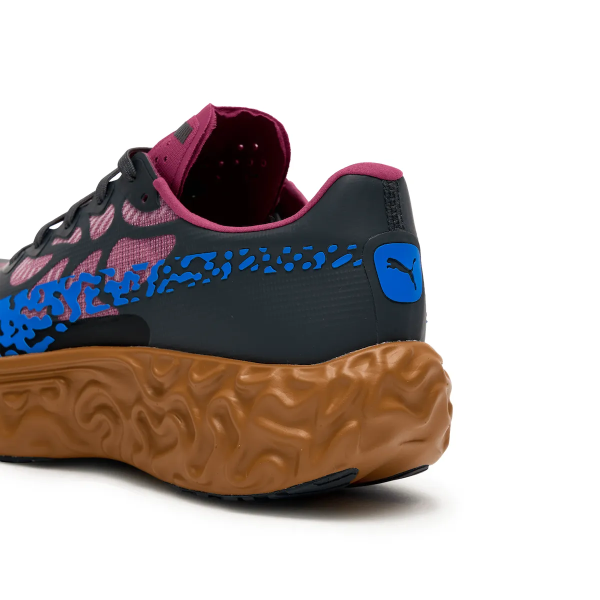 在喧嚣中开辟静默：Salehe Bembury x PUMA Velum ‘Magenta Gleam’ 以深紫辉光定义新赛道