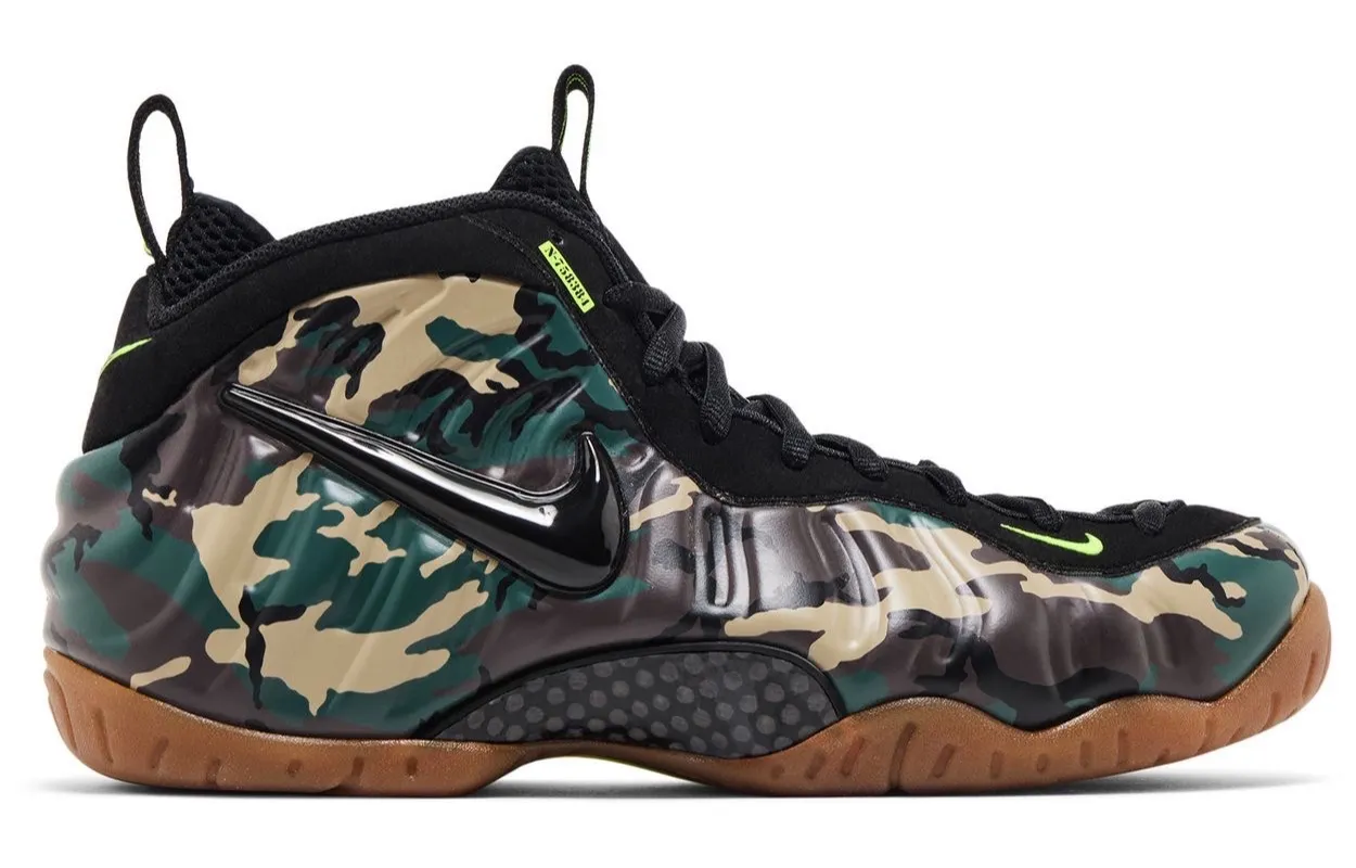 Nike Air Foamposite Pro Green Camo 2026夏季复刻,迷彩发泡外壳搭生胶外底,军事文字细节加持插图1 Nike Air Foamposite Pro Green Camo 2026夏季复刻,迷彩发泡外壳搭生胶外底,军事文字细节加持