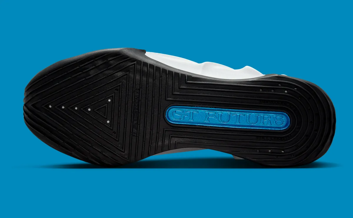 耐克GT Future「金属银」未来战靴12月发售 闪光灯下的变色龙效应颠覆篮球鞋设计