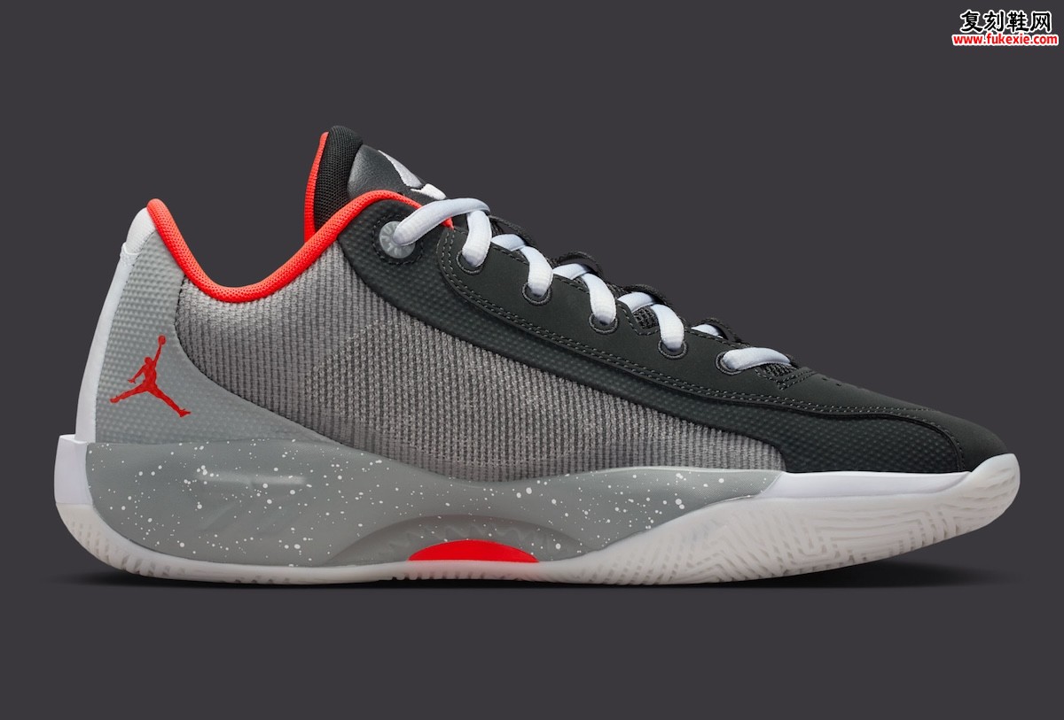 Jordan Luka .77 “Space Navigator”东契奇战靴“太空漫游者”致敬纽约鸽子 Dunk 经典联名