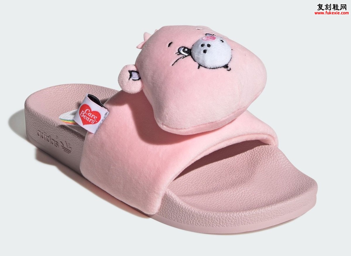 Care Bears x adidas Adilette 毛绒粉拖鞋 2026夏季萌趣联名发售前瞻插图2 Care Bears x adidas Adilette 毛绒粉拖鞋 2026夏季萌趣联名发售前瞻