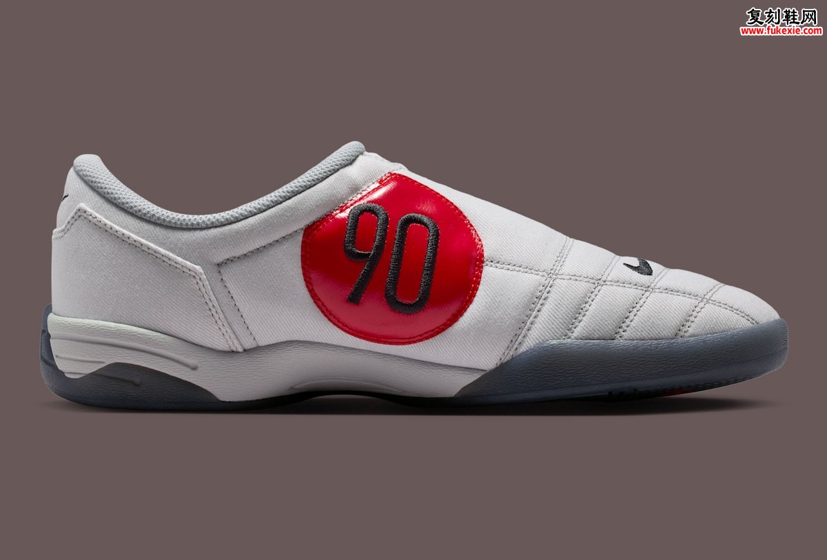 从绿茵场到都市街角:Nike Total 90 III PRM 以浅烟灰演绎足球遗产的日常转型