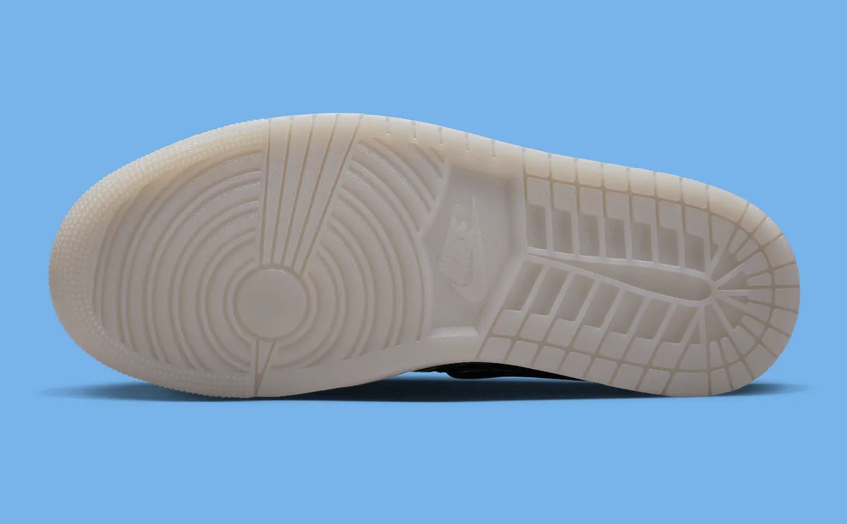 Air Jordan 1 Low MM V3 “Metallic Silver” 2025秋季深度解析：未来主义与解构美学的碰撞