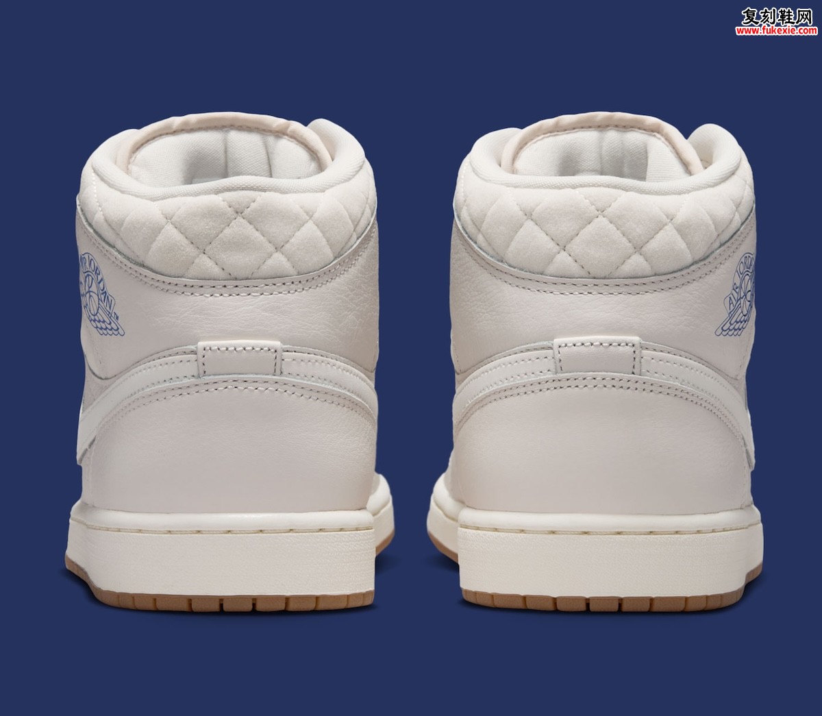 巴西足球灵魂藏在鞋垫里：Air Jordan 1 Mid “Brazil Football” 米白绗缝足球鞋舌，世界杯年低调登场