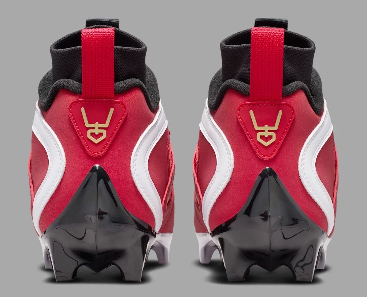 经典战靴的现代回归:Nike Diamond Turf 2 TD ‘Prime Red’ 以红金战妆致敬迪昂·桑德斯传奇