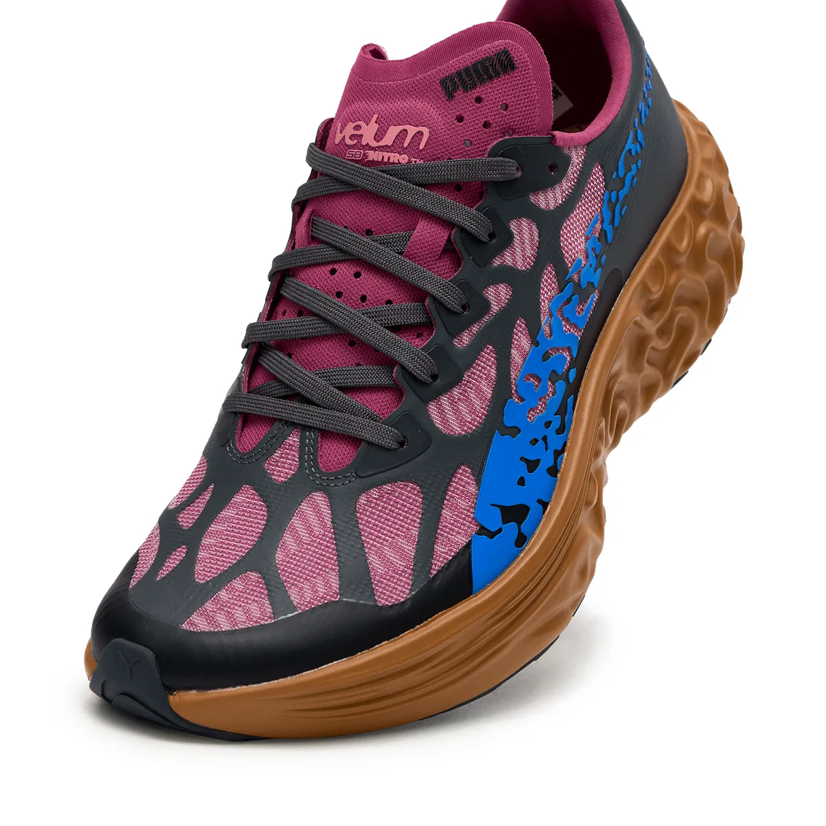 在喧嚣中开辟静默：Salehe Bembury x PUMA Velum ‘Magenta Gleam’ 以深紫辉光定义新赛道