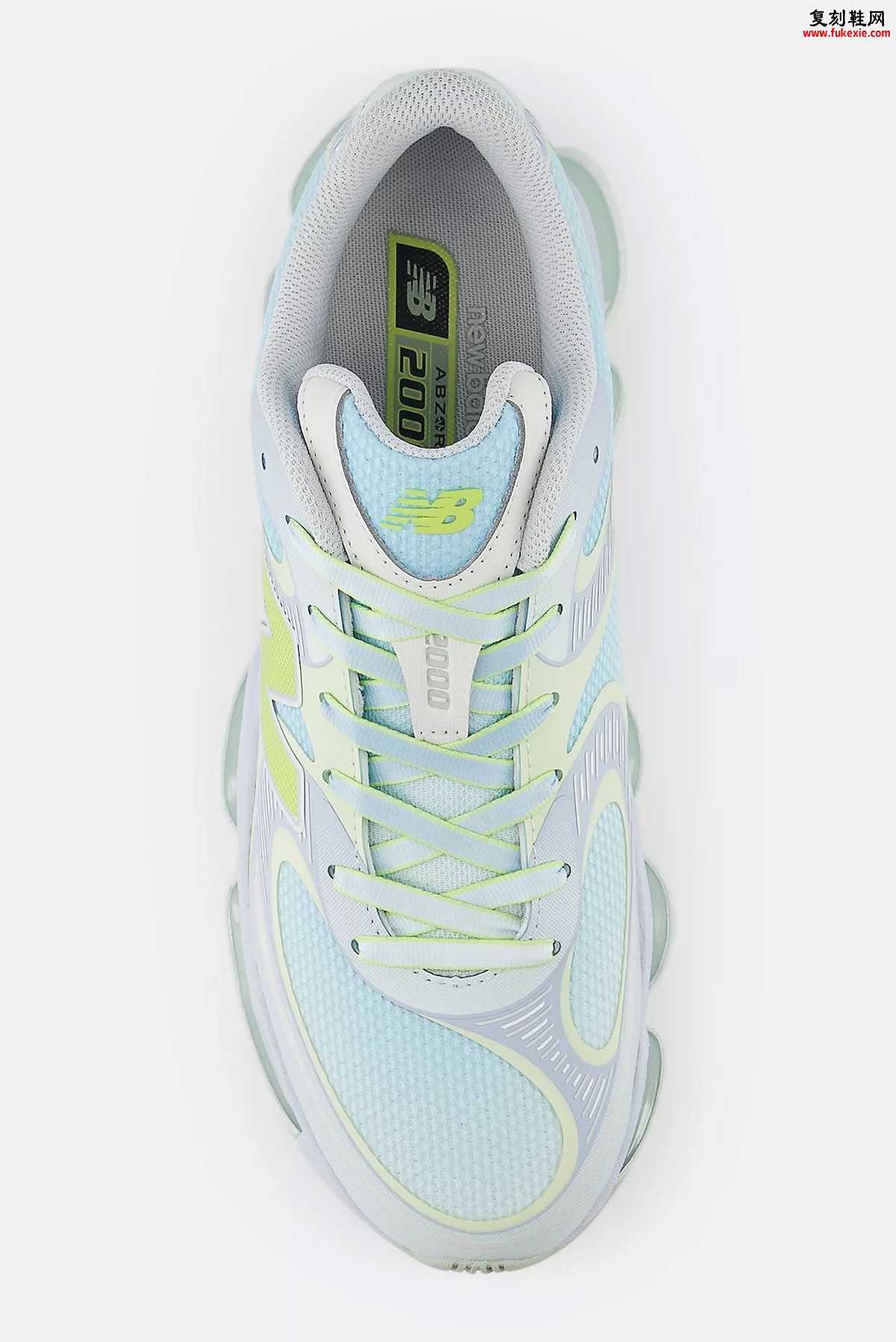 春日调色盘上的Y2K诗篇:New Balance 2000 'Easter' 以渐变蓝紫与荧光点缀迎接复活节