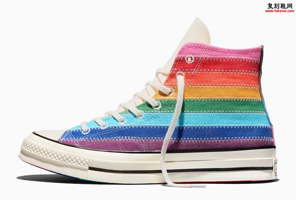Converse Chuck 70 “Pride Flag” 骄傲月彩虹高帮帆布鞋现已发售，缝制彩虹鞋面，渐变外底，经典鞋型融入进步骄傲旗色彩，致敬多元自我表达