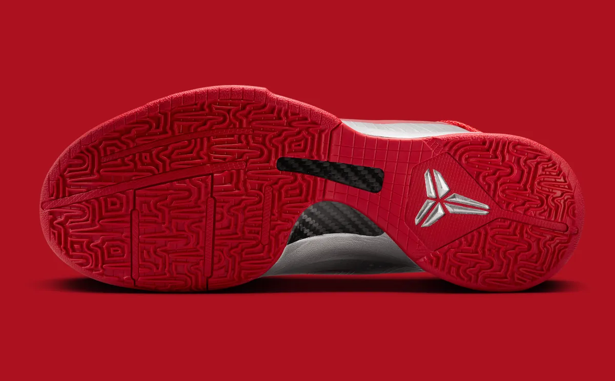 Caitlin Clark x Nike Kobe 5 Protro “Rookie of the Year” WNBA传奇新星克拉克携手科比曼巴战靴荣登巅峰