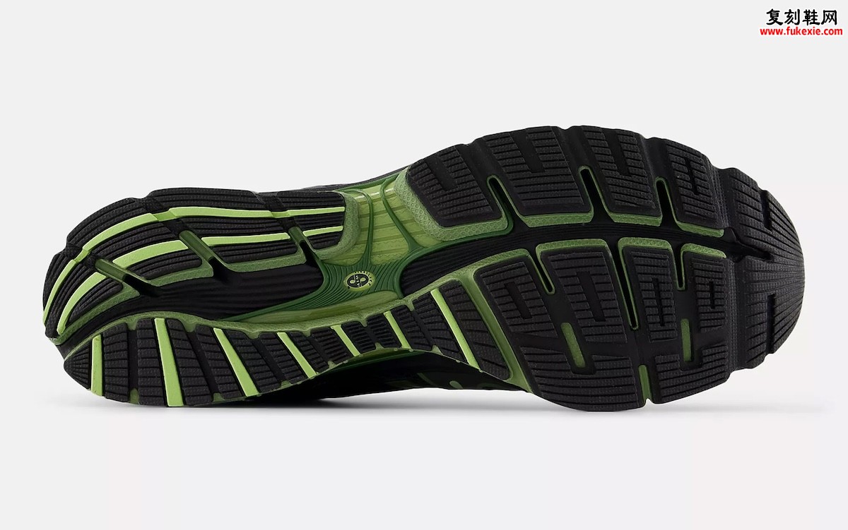 暗色调的层次革命：New Balance 1890 ‘黑灰绿’ 以结构美学重新定义机能跑鞋语言