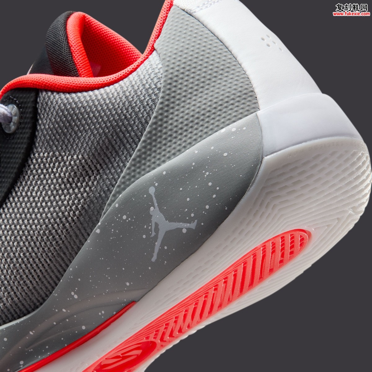 Jordan Luka .77 “Space Navigator”东契奇战靴“太空漫游者”致敬纽约鸽子 Dunk 经典联名