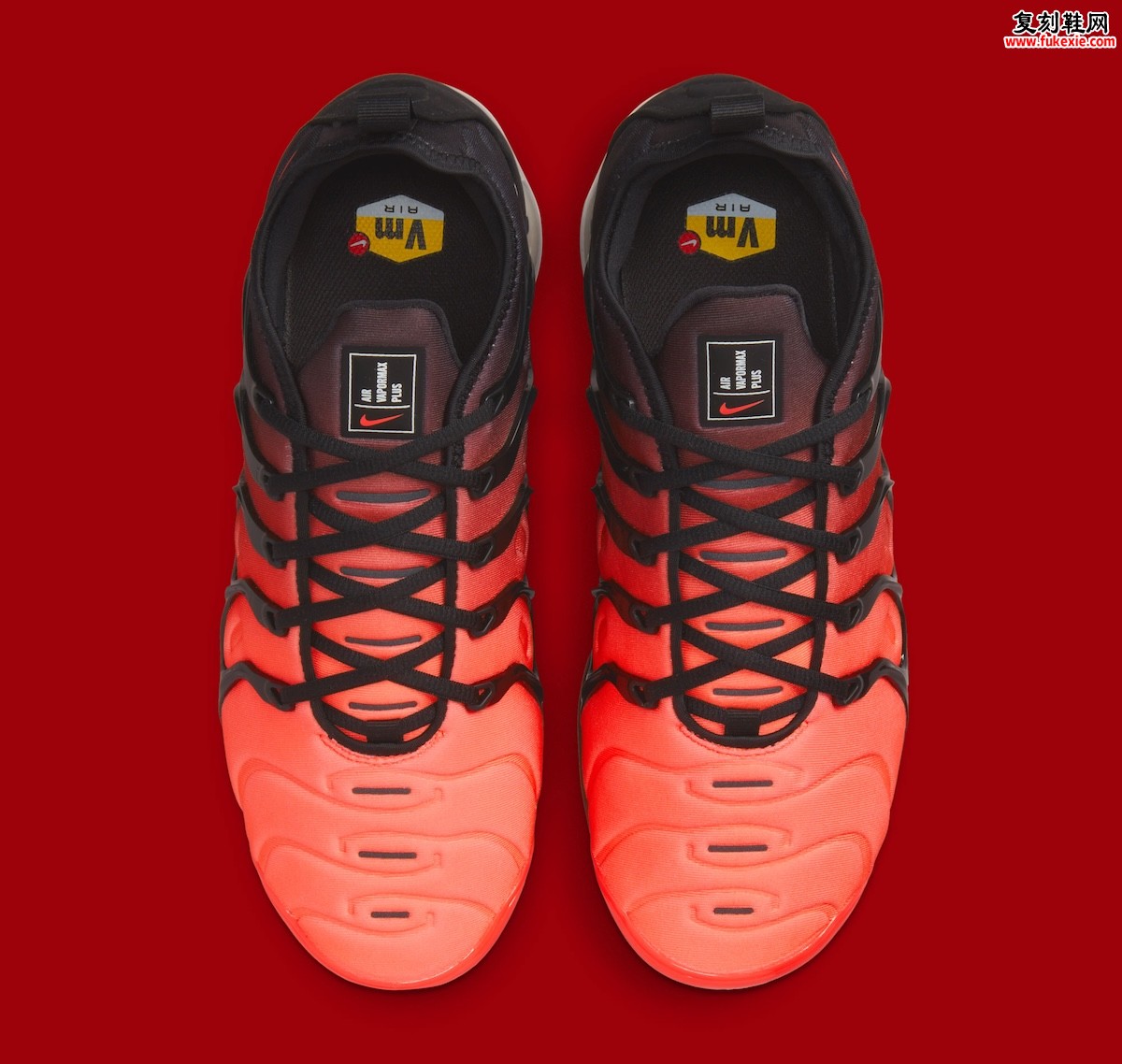 Nike Vapormax Plus “Black/Bright Crimson”  ‘黑/亮绯红’ 以2022经典配色点燃三月