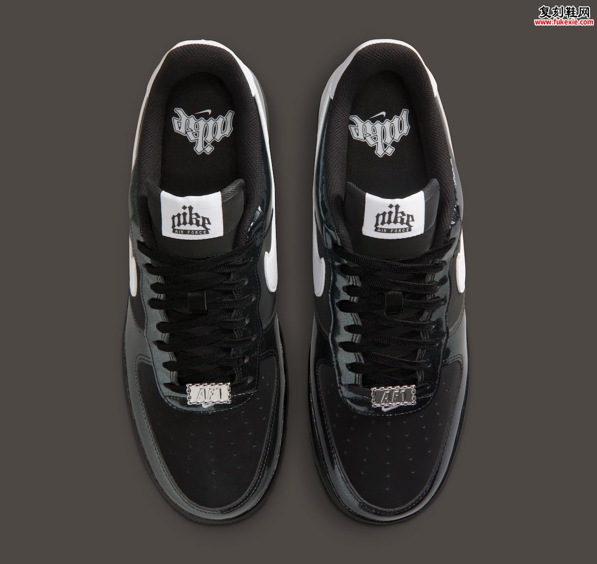 Nike Air Force 1 Low “Glam Rock”主题套装:以金属双生配色演绎舞台的张扬与锐利两面
