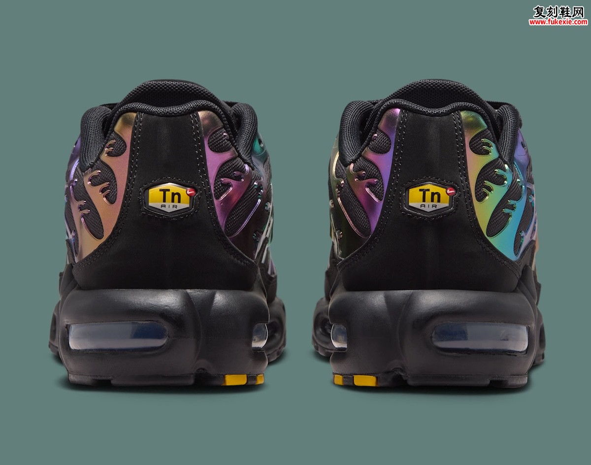 黑底衬托虹彩骨架，Nike Air Max Plus “Oil Slick” 油光配色 2026 夏季登场