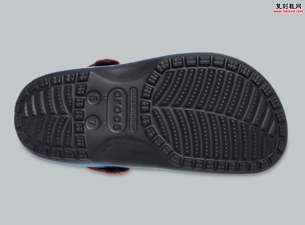 漫威蜘蛛侠联名 Crocs 经典洞洞鞋,红蓝战衣蛛网纹理,立体白色眼罩鞋头,6月17日发售$70插图4 漫威蜘蛛侠联名 Crocs 经典洞洞鞋,红蓝战衣蛛网纹理,立体白色眼罩鞋头,6月17日发售$70