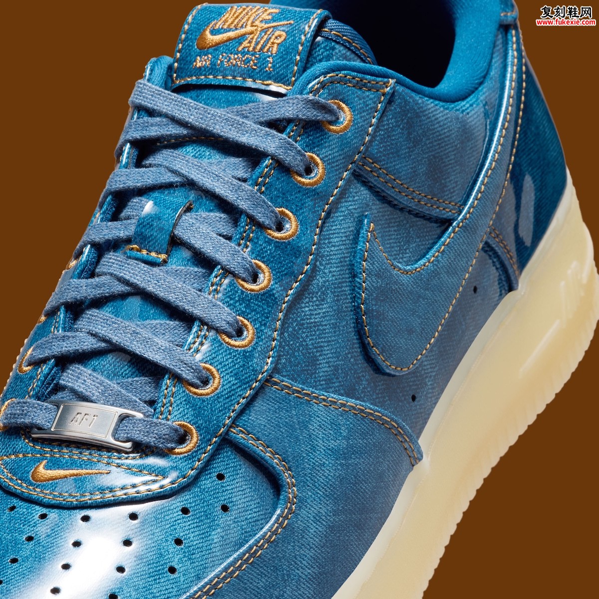 Nike Air Force 1 Low “Patent Denim” 釉面牛仔蓝配色2026夏季发售，光感漆皮与丹宁纹理