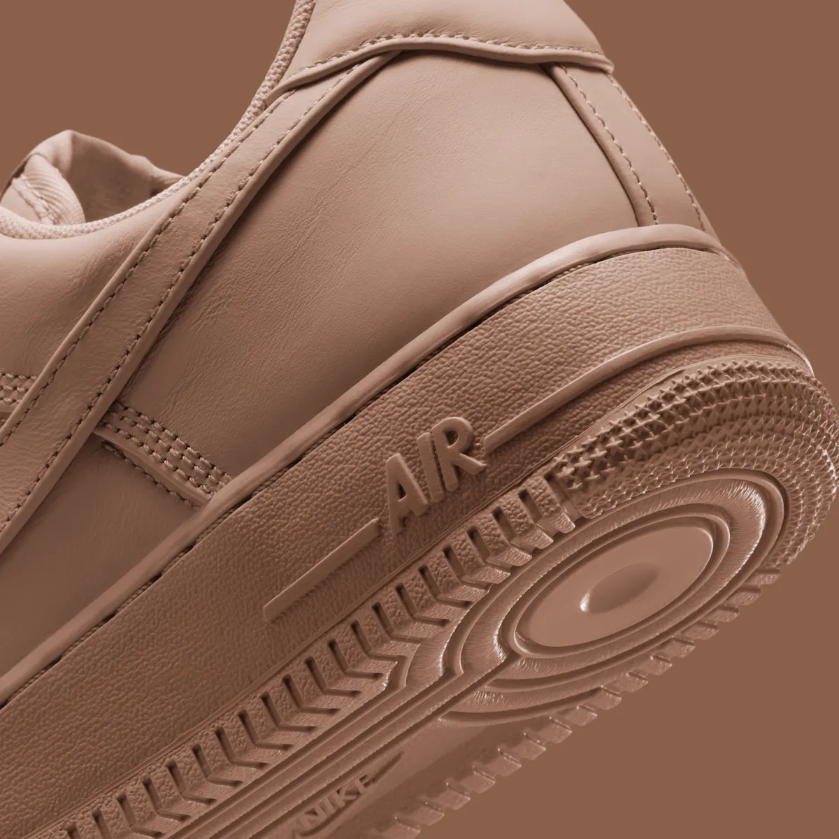 Nike Air Force 1 Low Vachetta Tan秋季发售：极简奢风新作引潮流瞩目
