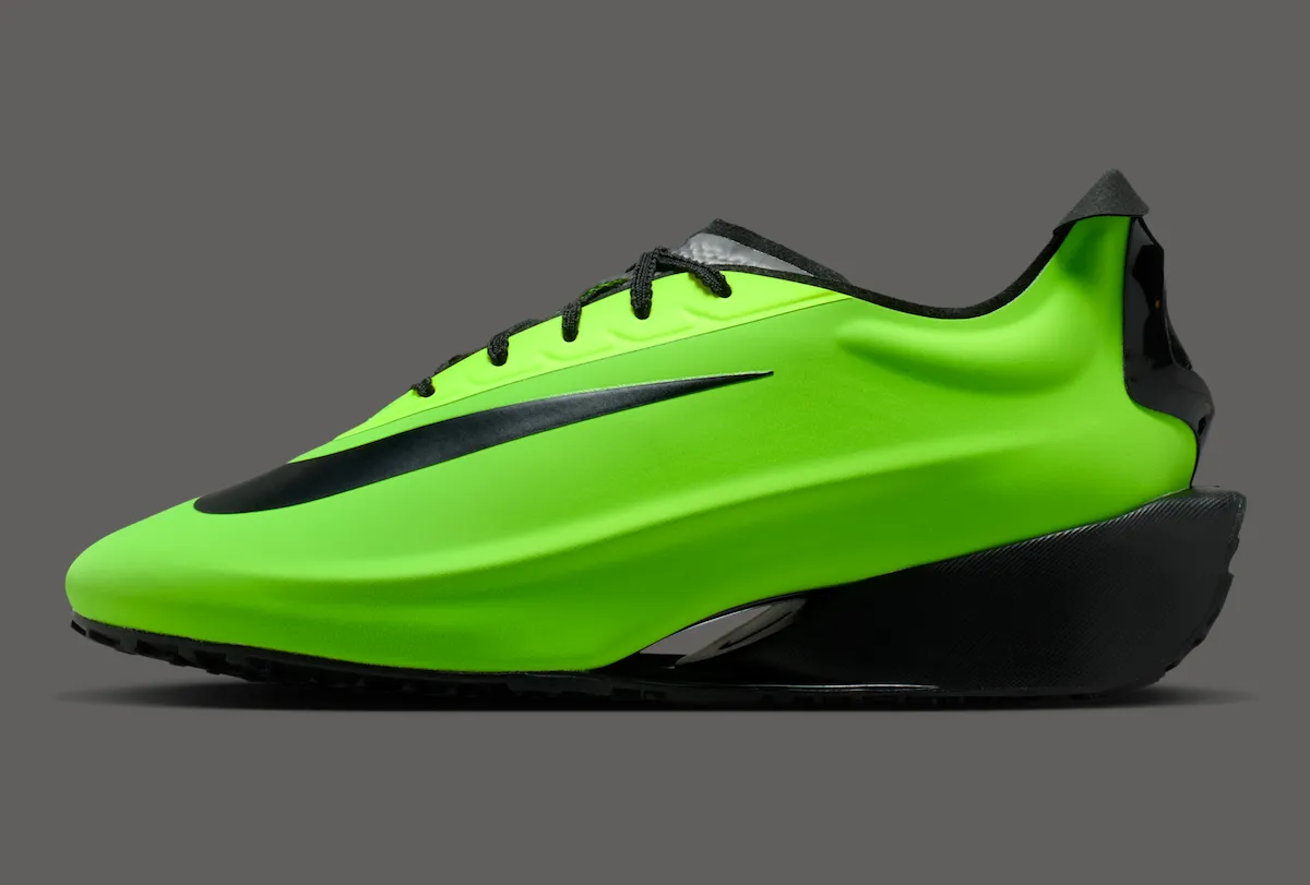 把田径钉鞋的杀气装进乐福鞋里:Nike First Sight Noir ‘Electric Green’ 重新定义女性速度美学