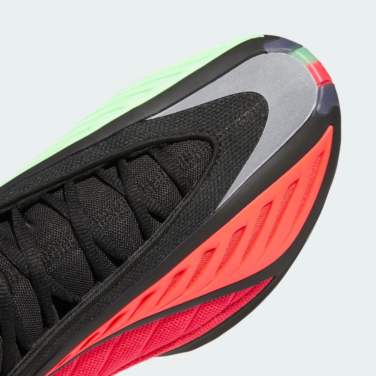 adidas AE 2 Christmas圣诞战靴12月20日登场：红绿拼接配色致敬狼队节日对决