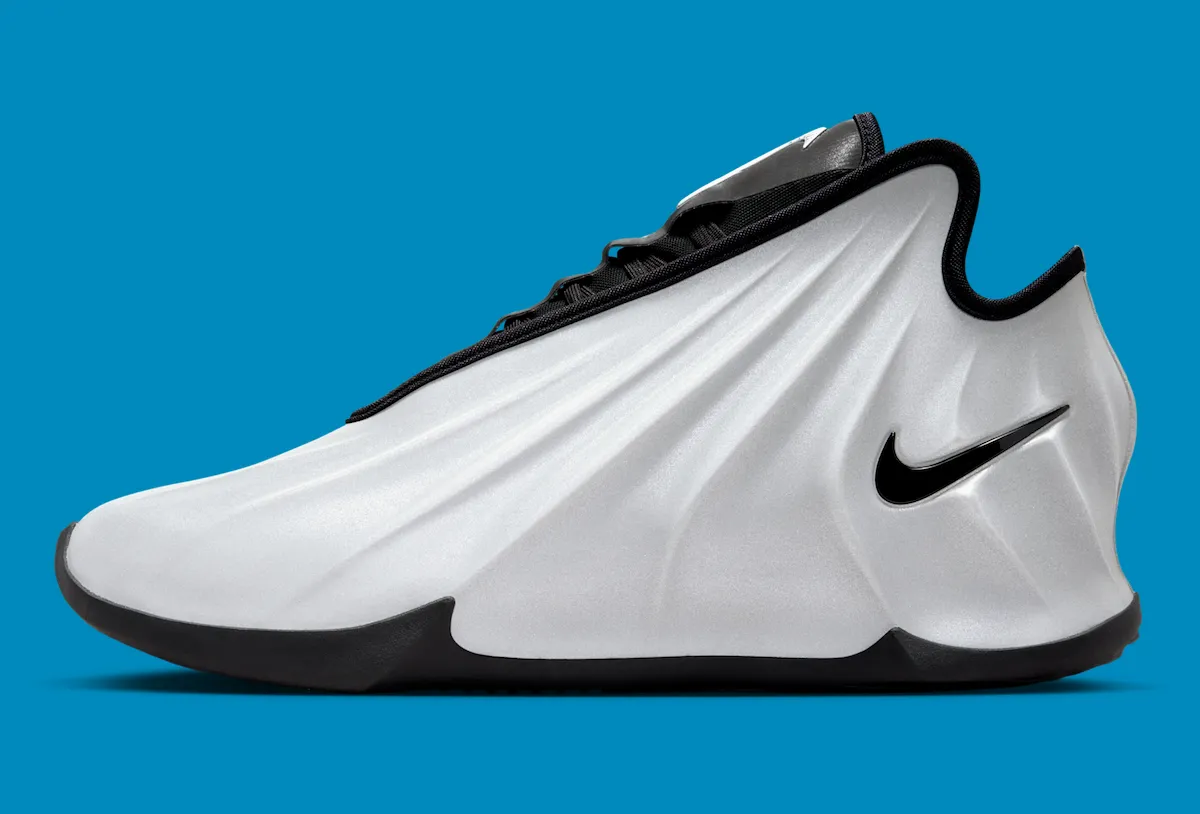 耐克GT Future「金属银」未来战靴12月发售 闪光灯下的变色龙效应颠覆篮球鞋设计