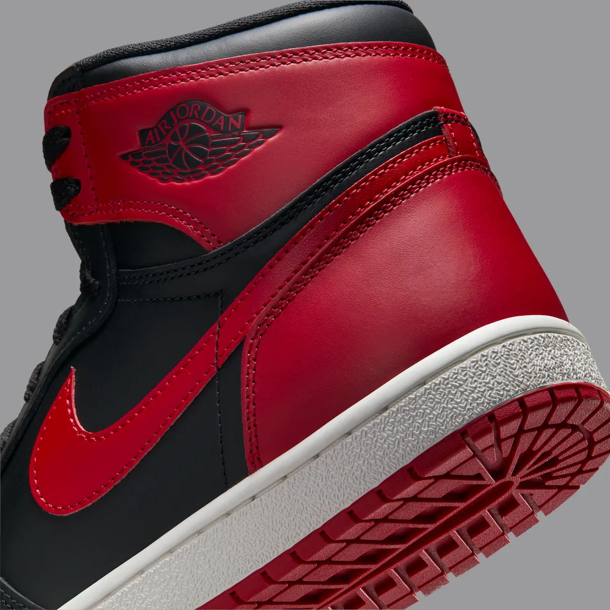 Air Jordan 1 High ’85“Bred”2025假日季重磅回归，复刻元年细节致敬经典