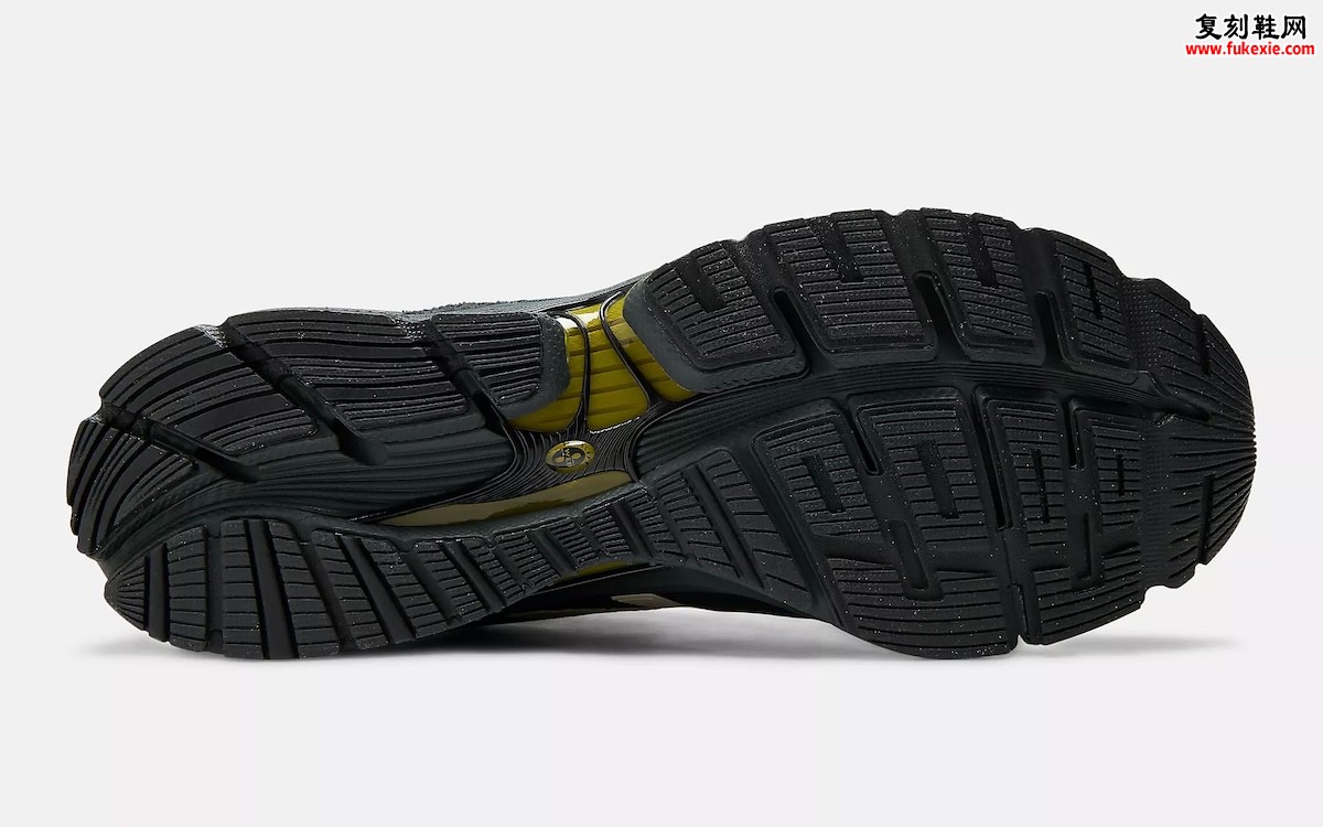 Stone Island x New Balance 1890 “Deep Forest” 深绿Ripstop网格，2026世界杯联名足球生活鞋$220