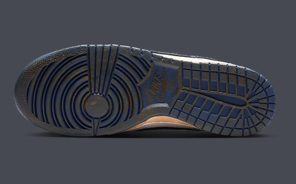 Stranger Things x Nike Dunk Low Releases November 《怪奇物语》携手Nike再掀80年代风暴