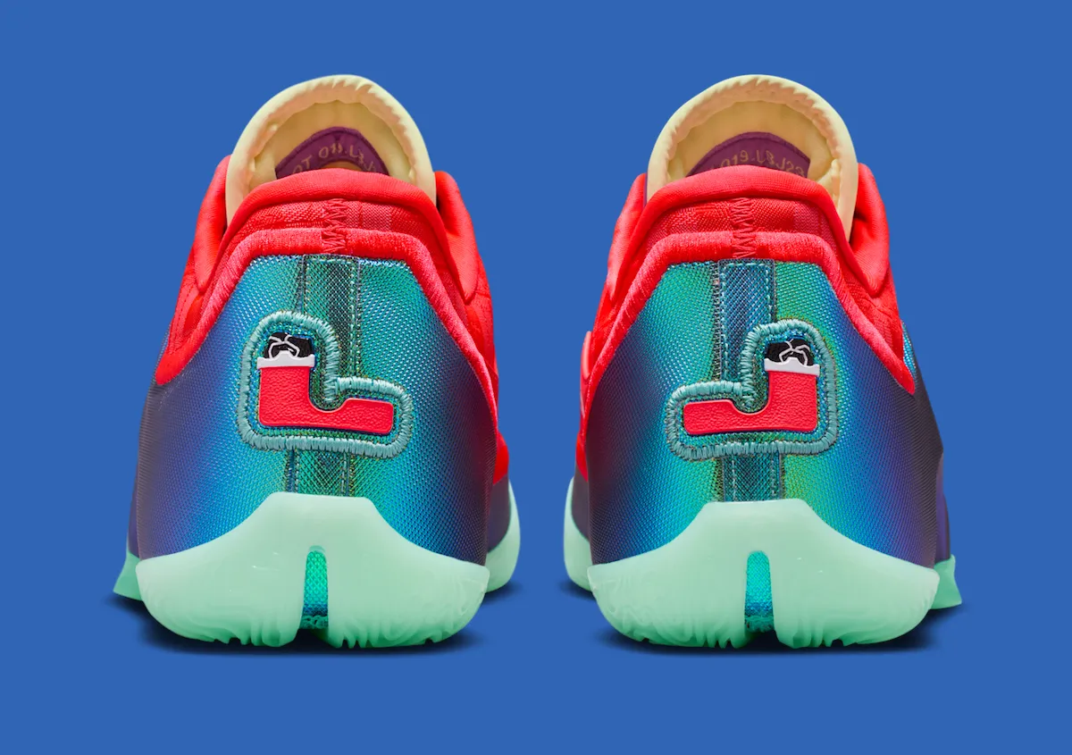 耐克LeBron 23 “圣诞礼袜”配色致敬詹姆斯传奇生涯 将于2025年12月26日发售