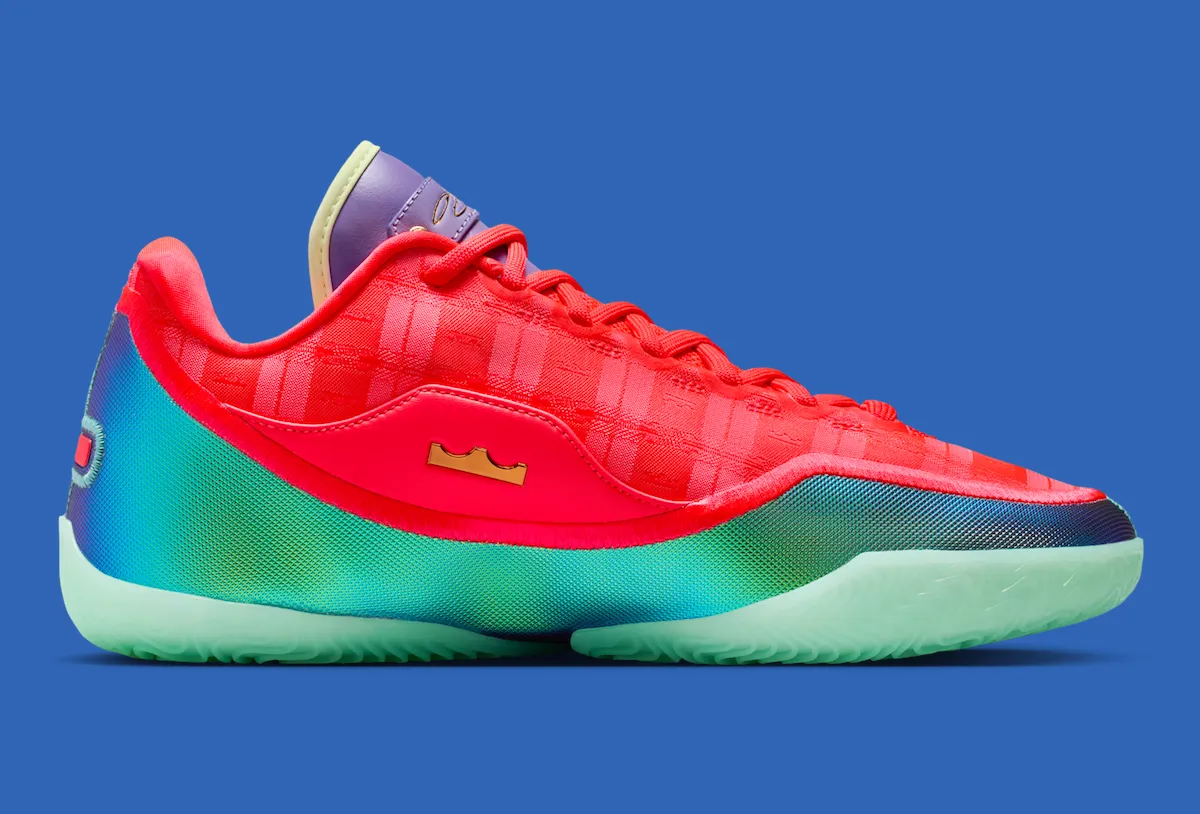 耐克LeBron 23 “圣诞礼袜”配色致敬詹姆斯传奇生涯 将于2025年12月26日发售