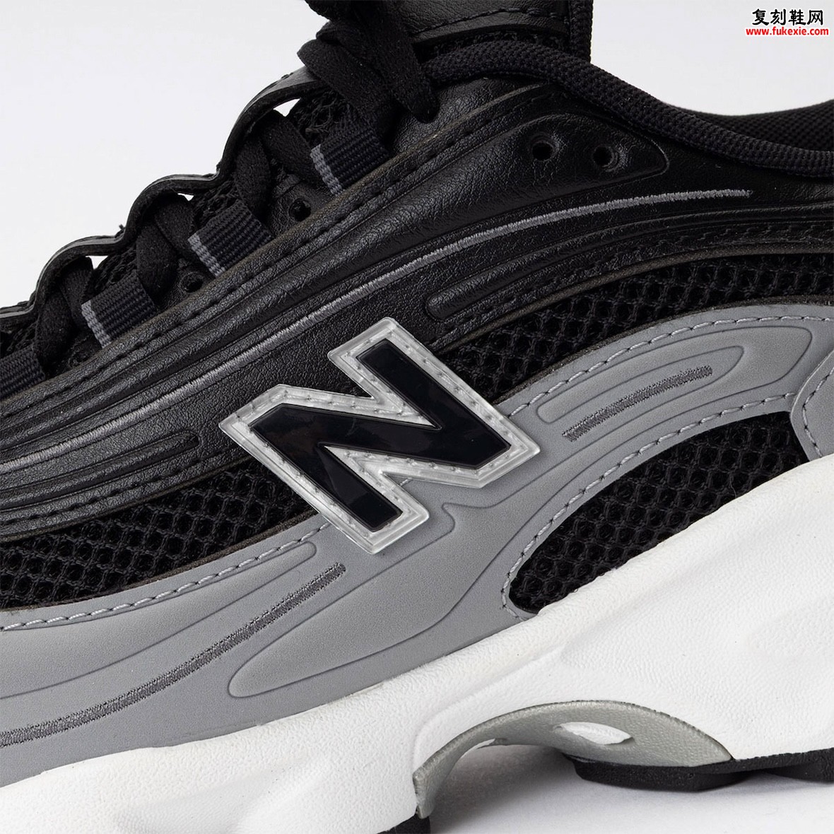 New Balance 1000黑灰配色2025秋季上市 低调奢华ABZORB缓震运动鞋$150