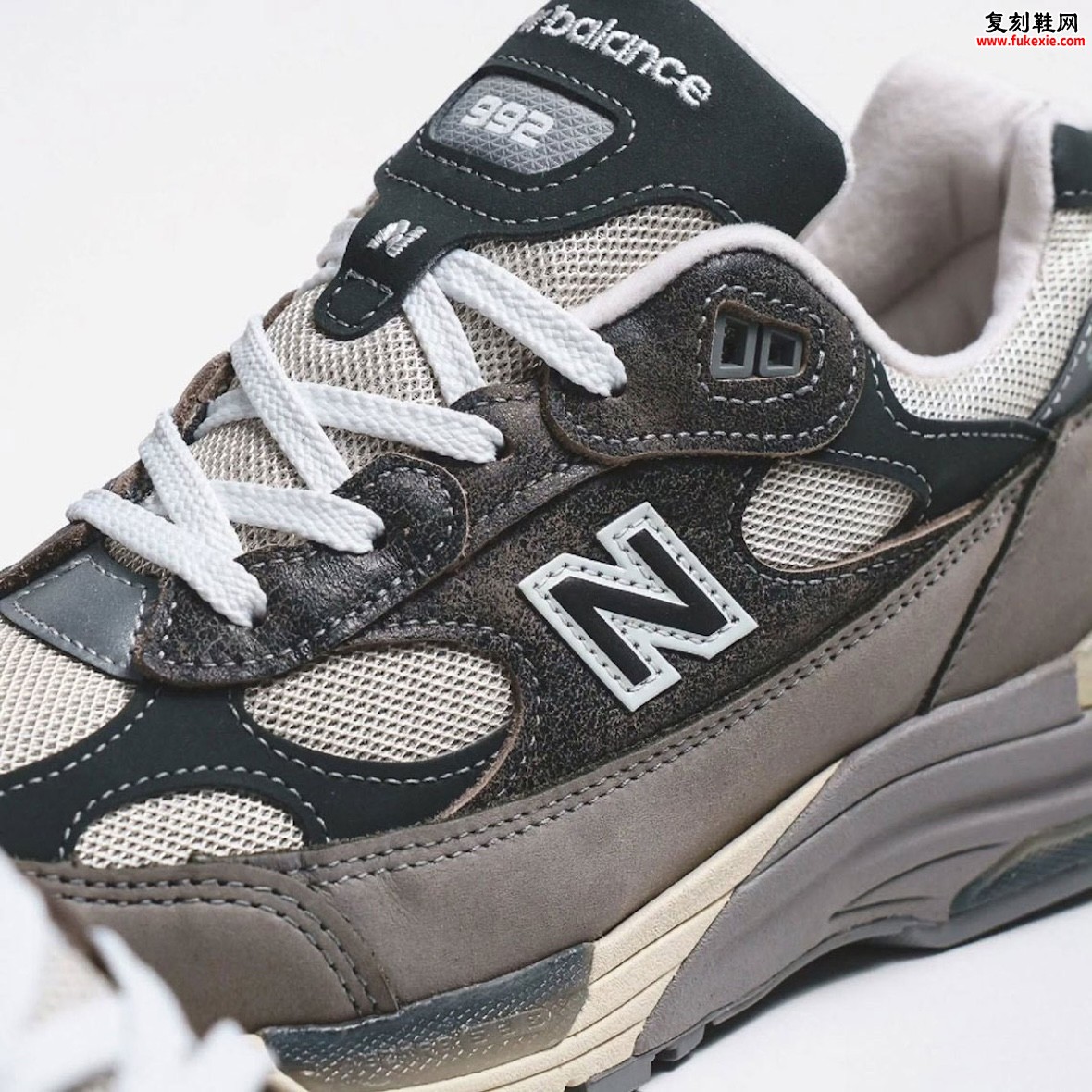 美产New Balance 992 Shadow Grey阴影灰复古跑鞋，层叠奶油网眼灰黑麂皮 Turtle Dove中底可视ABZORB SBS