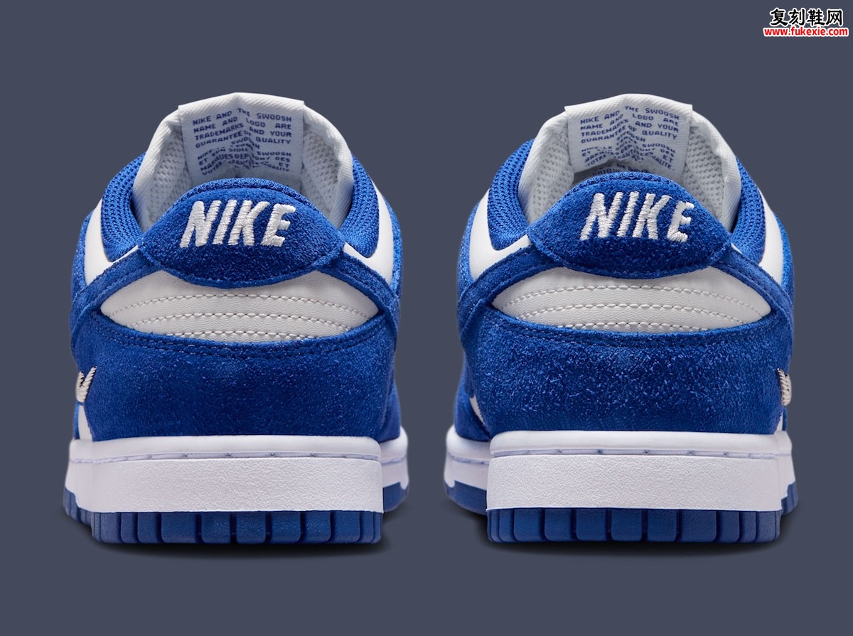 Nike Dunk Low Old Royal 皇家蓝麂皮复古老花配色，光子灰皮革基底搭配金属银Swoosh吊坠
