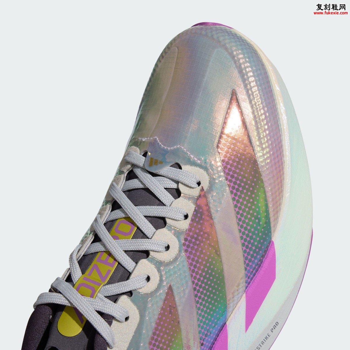 adidas Evo SL ‘Chinese New Year’ 以虹彩渐变与马毛细节演绎农历新年静谧美学