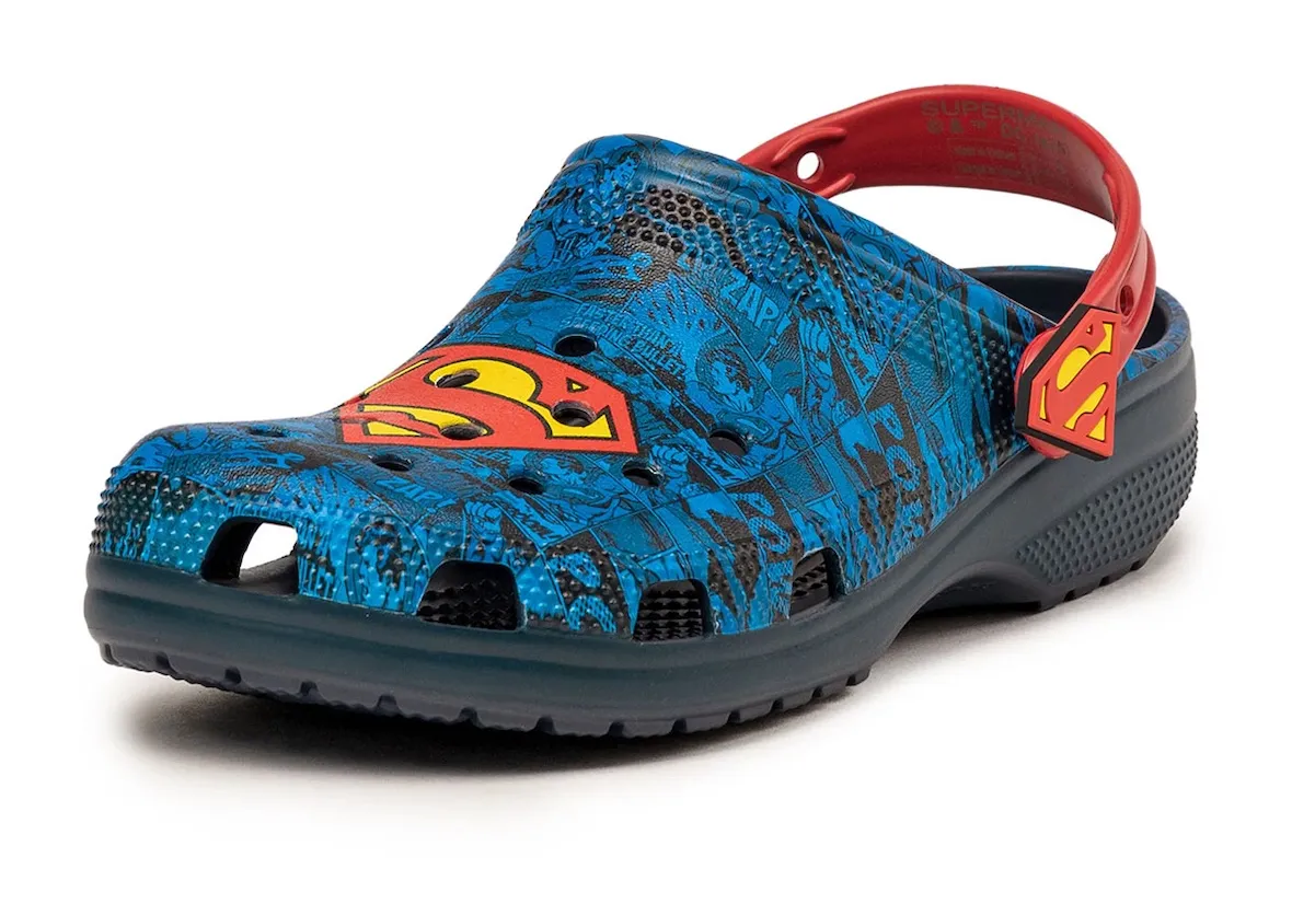 DC Comics x Crocs Classic Clog “超人” 2025重磅上市:氪星美学+漫画情怀,打造今夏最飒潮流单品