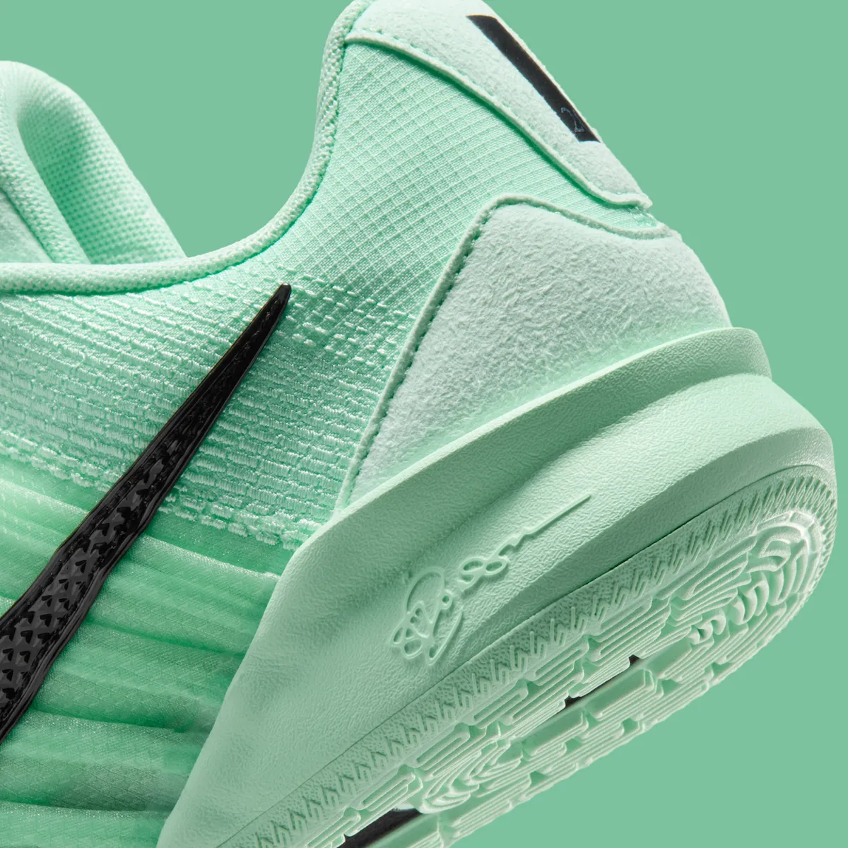 Nike Sabrina 3 Gets Its Own “Statue of Liberty”汲取纽约城市精神 以氧化铜绿点缀春季球场